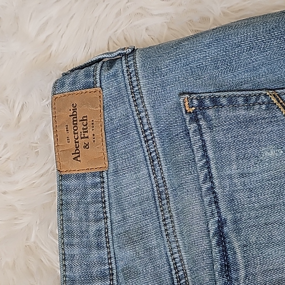 Abercrombie and Fitch light wash distressed jeans skinny boot - Picture 3 of 7
